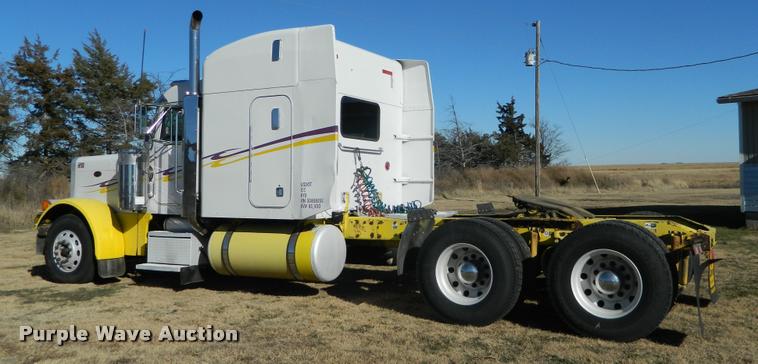 image for item J5010 2005 Peterbilt 379 semi truck