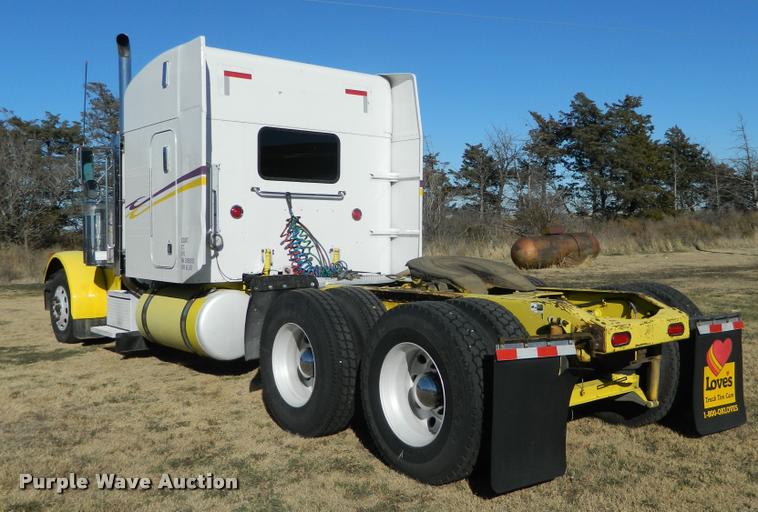 image for item J5010 2005 Peterbilt 379 semi truck
