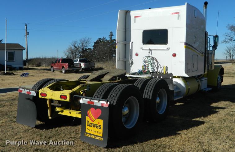 image for item J5010 2005 Peterbilt 379 semi truck