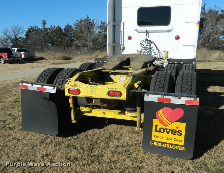 image for item J5010 2005 Peterbilt 379 semi truck