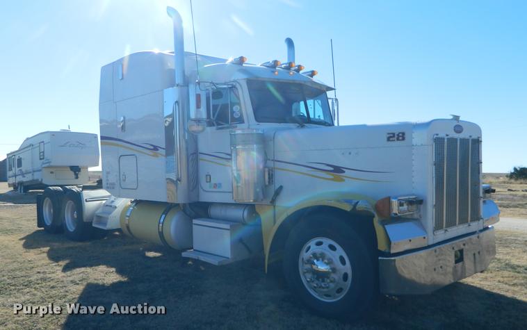 image for item J5010 2005 Peterbilt 379 semi truck
