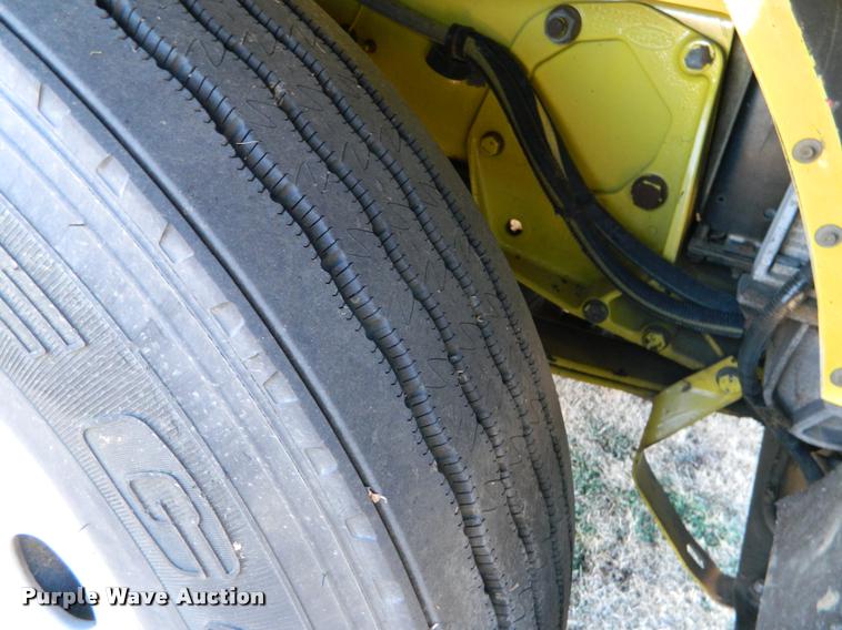 image for item J5010 2005 Peterbilt 379 semi truck