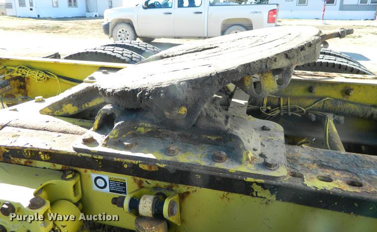 image for item J5010 2005 Peterbilt 379 semi truck