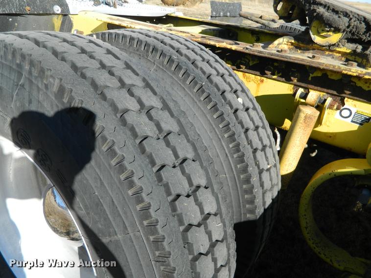 image for item J5010 2005 Peterbilt 379 semi truck