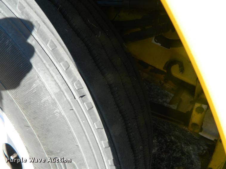 image for item J5010 2005 Peterbilt 379 semi truck