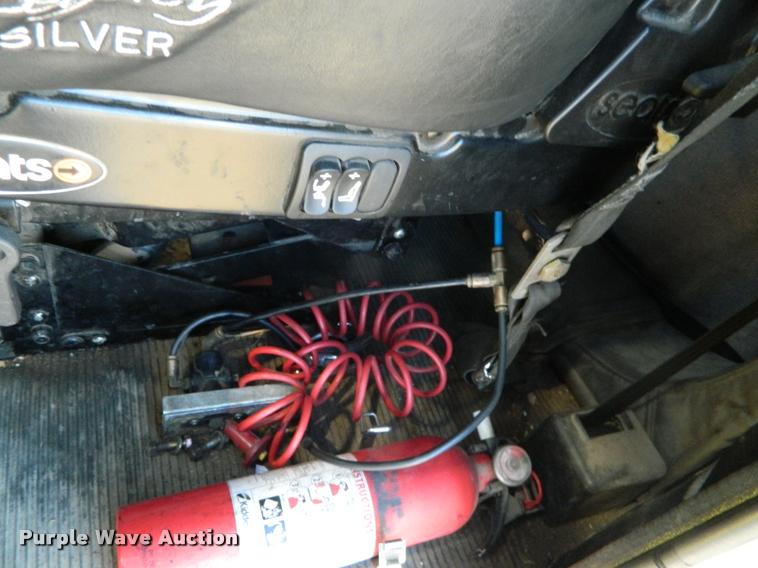 image for item J5010 2005 Peterbilt 379 semi truck