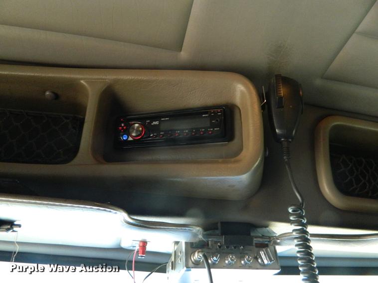 image for item J5010 2005 Peterbilt 379 semi truck