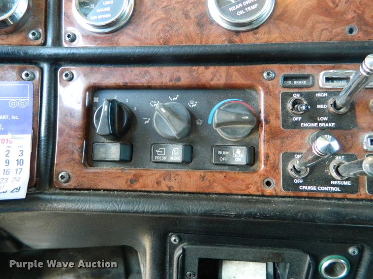 image for item J5010 2005 Peterbilt 379 semi truck