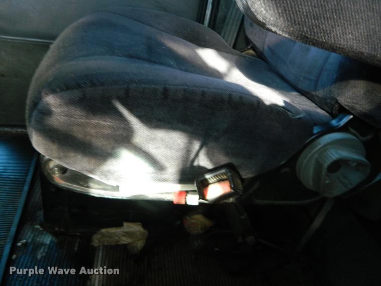 image for item J5010 2005 Peterbilt 379 semi truck