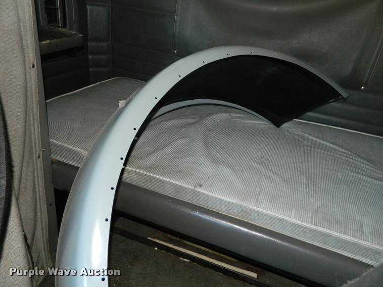 image for item J5010 2005 Peterbilt 379 semi truck