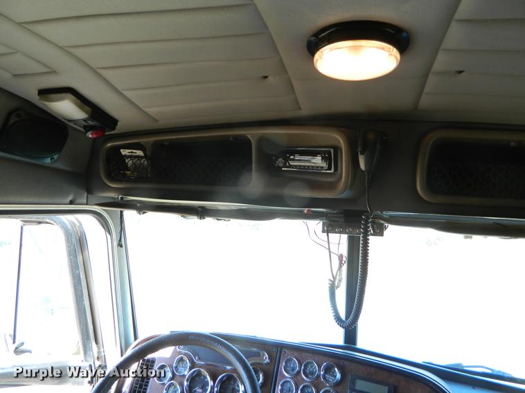 image for item J5010 2005 Peterbilt 379 semi truck