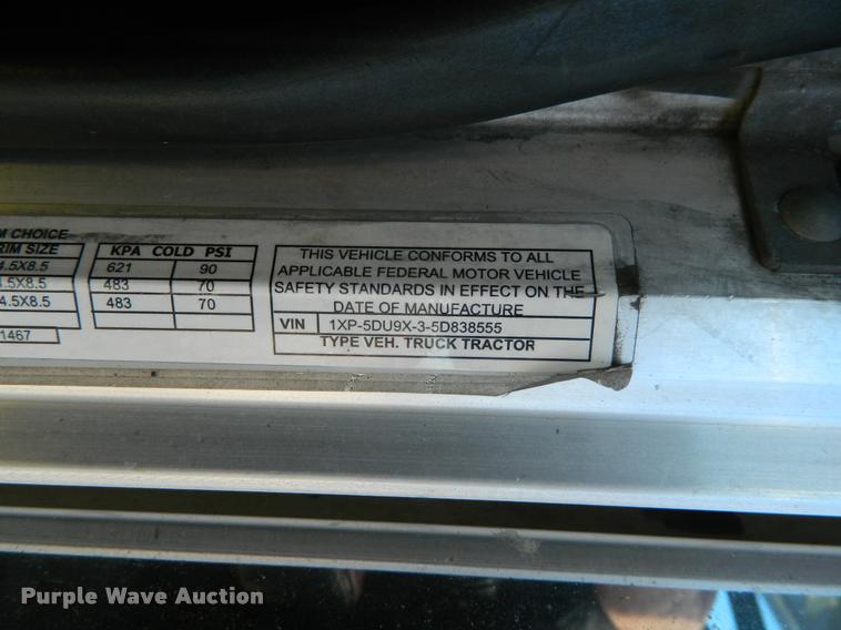 image for item J5010 2005 Peterbilt 379 semi truck