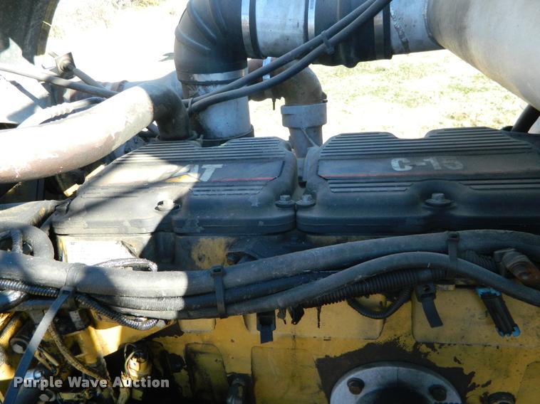 image for item J5010 2005 Peterbilt 379 semi truck