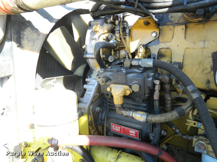 image for item J5010 2005 Peterbilt 379 semi truck