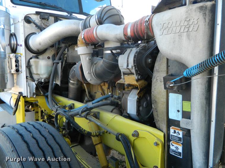 image for item J5010 2005 Peterbilt 379 semi truck