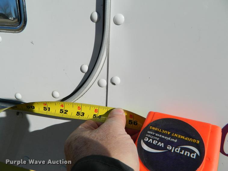 image for item J5010 2005 Peterbilt 379 semi truck