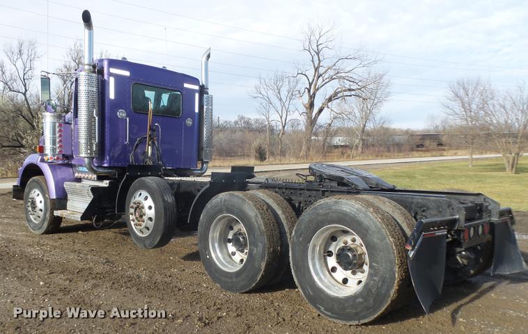 image for item L4191 2007 Kenworth T800 semi truck