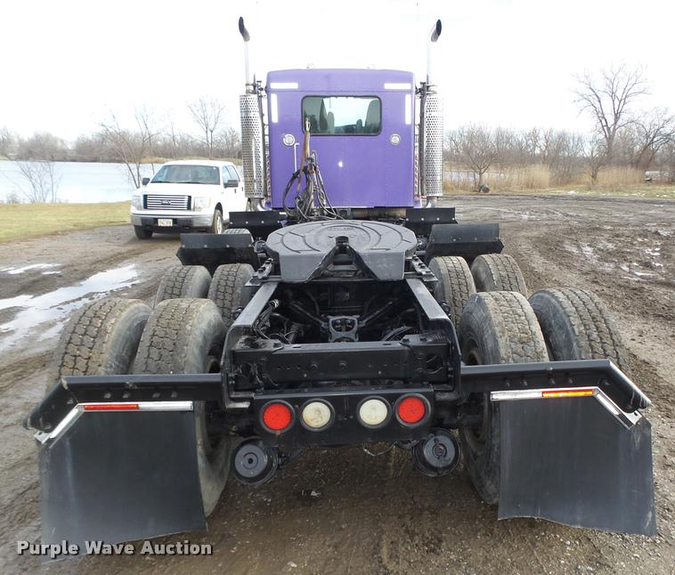 image for item L4191 2007 Kenworth T800 semi truck