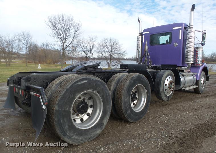 image for item L4191 2007 Kenworth T800 semi truck