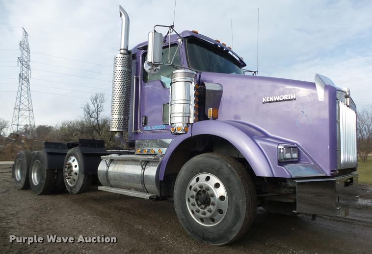 image for item L4191 2007 Kenworth T800 semi truck