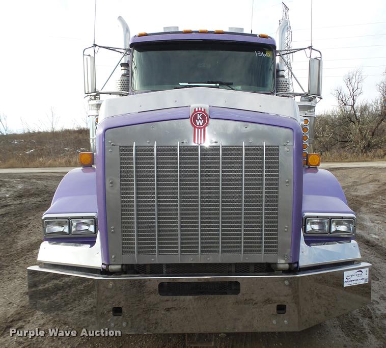 image for item L4191 2007 Kenworth T800 semi truck