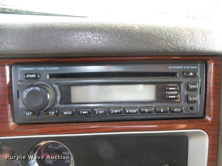 image for item L4191 2007 Kenworth T800 semi truck