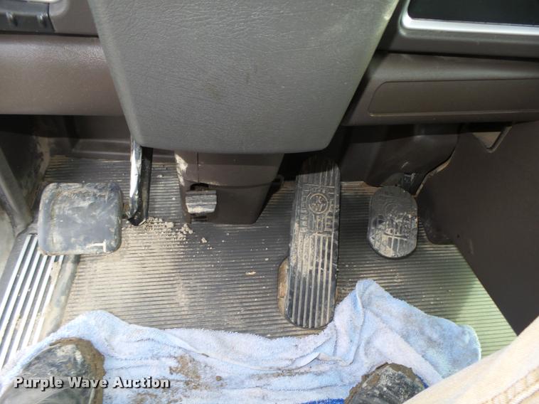 image for item L4191 2007 Kenworth T800 semi truck