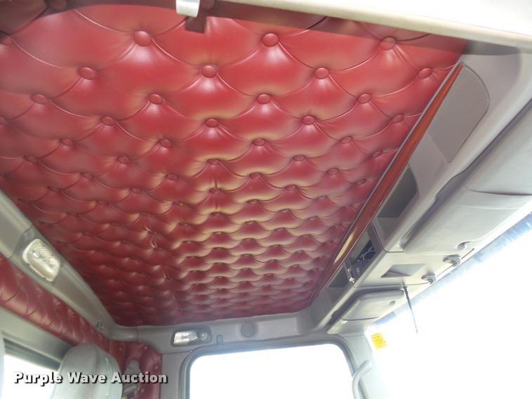 image for item L4191 2007 Kenworth T800 semi truck