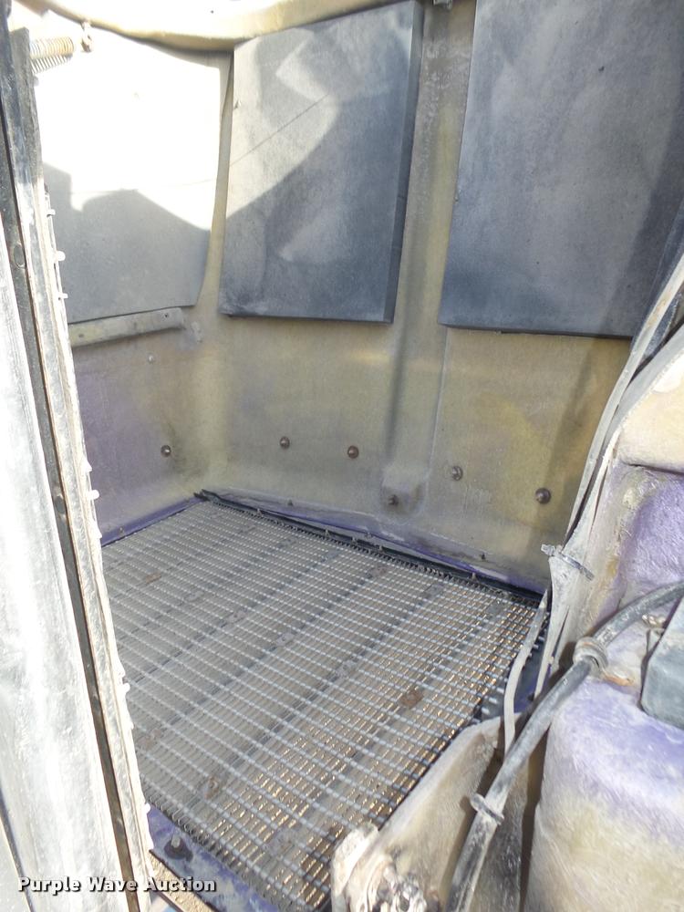 image for item L4191 2007 Kenworth T800 semi truck