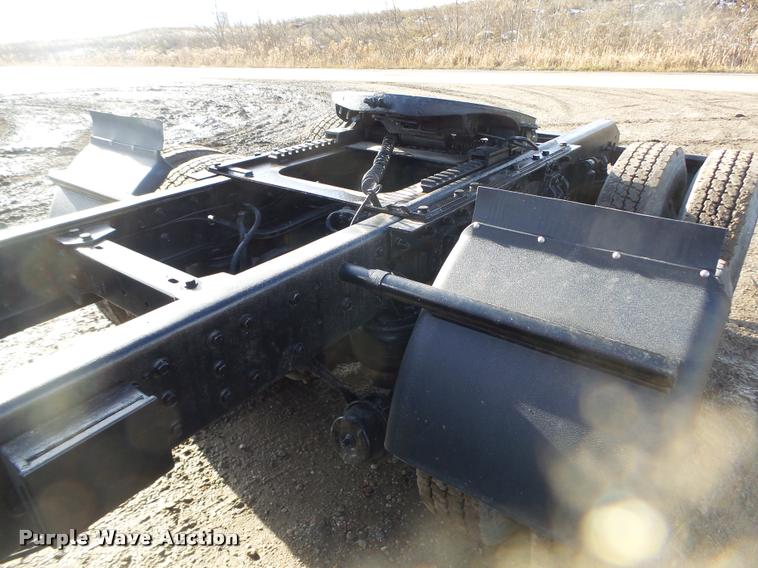 image for item L4191 2007 Kenworth T800 semi truck