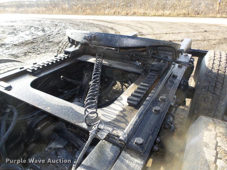 image for item L4191 2007 Kenworth T800 semi truck