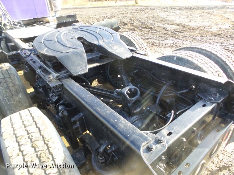 image for item L4191 2007 Kenworth T800 semi truck