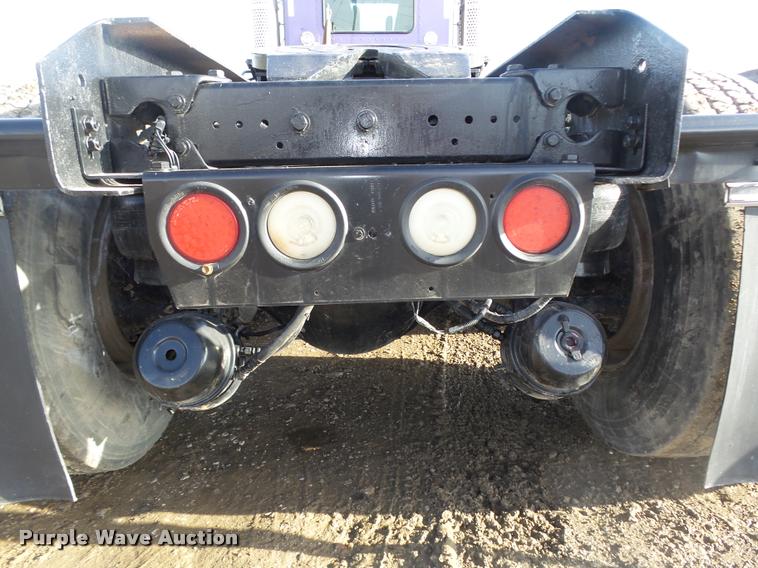 image for item L4191 2007 Kenworth T800 semi truck