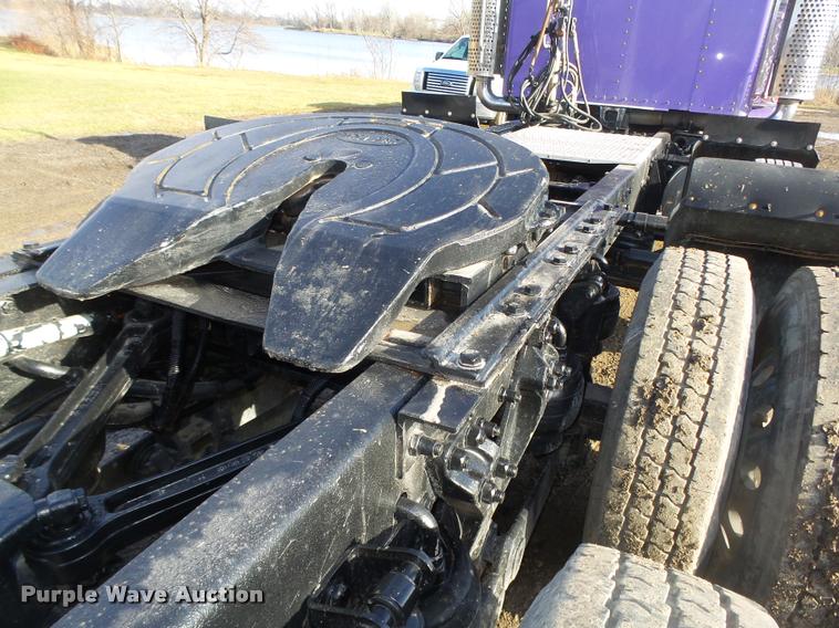 image for item L4191 2007 Kenworth T800 semi truck