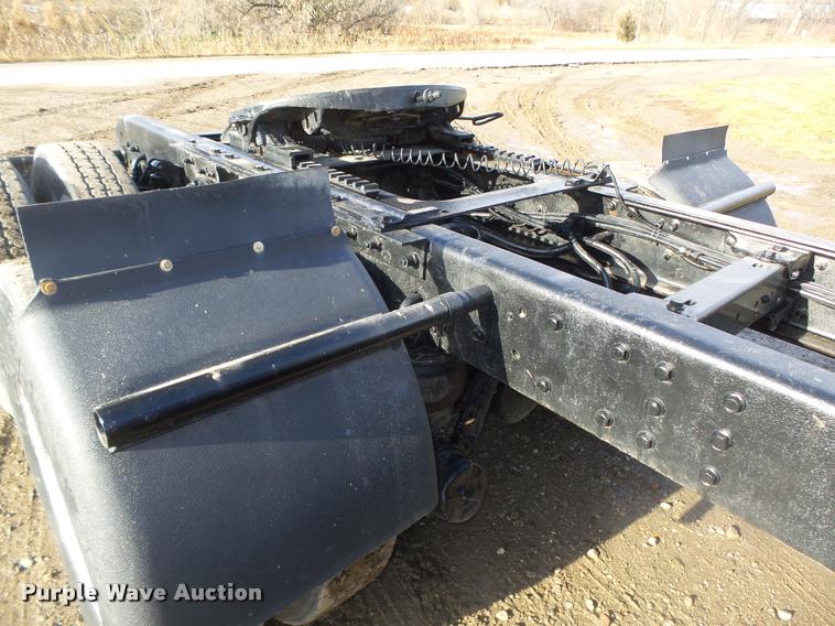 image for item L4191 2007 Kenworth T800 semi truck