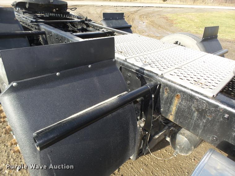 image for item L4191 2007 Kenworth T800 semi truck