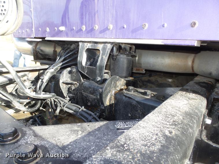 image for item L4191 2007 Kenworth T800 semi truck