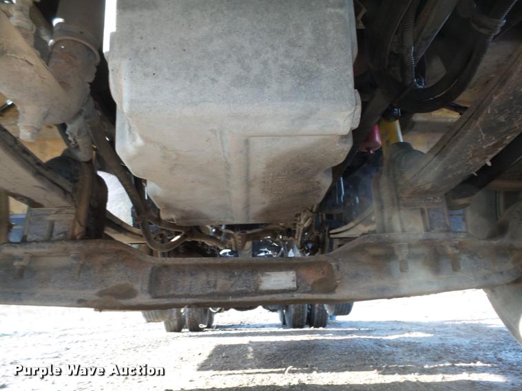 image for item L4191 2007 Kenworth T800 semi truck