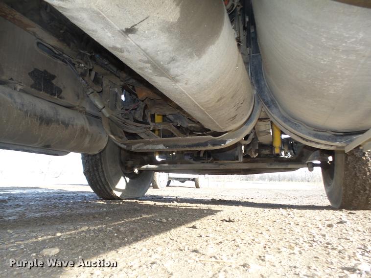 image for item L4191 2007 Kenworth T800 semi truck