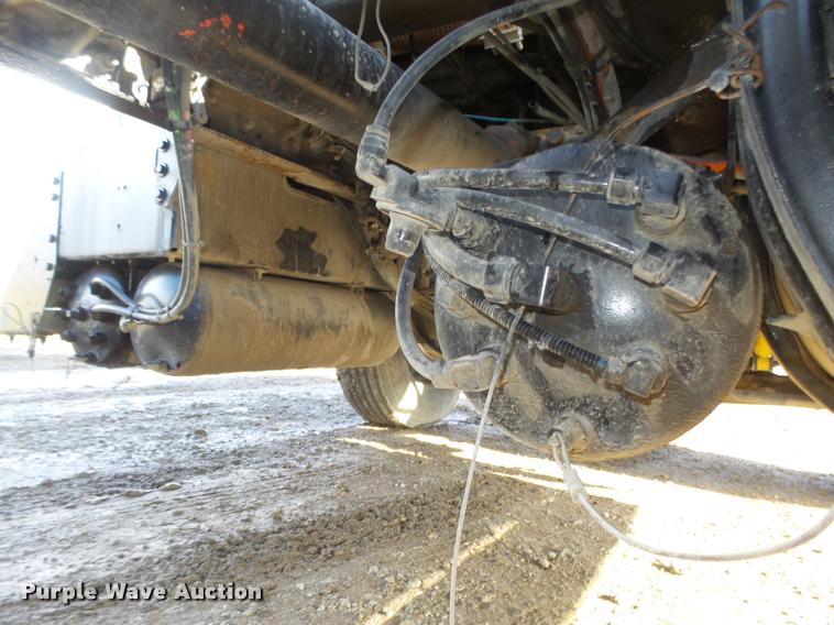 image for item L4191 2007 Kenworth T800 semi truck