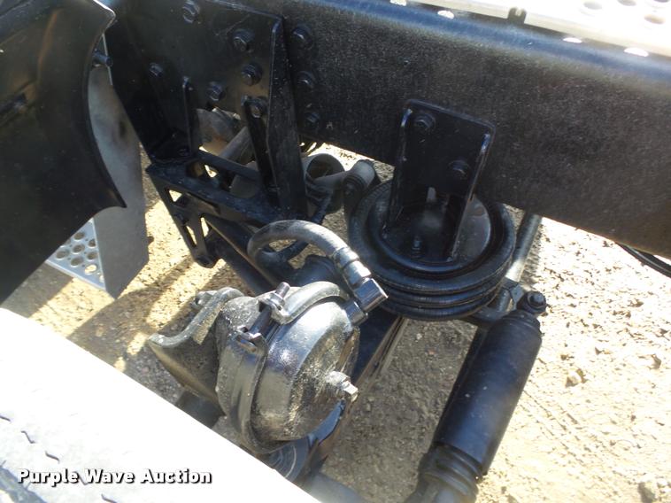 image for item L4191 2007 Kenworth T800 semi truck