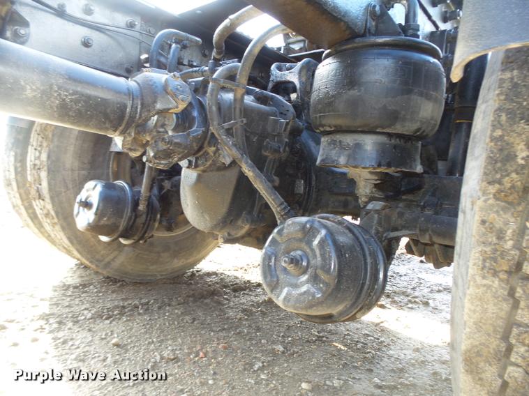 image for item L4191 2007 Kenworth T800 semi truck