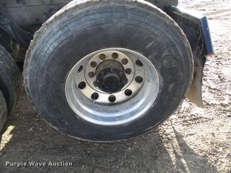 image for item L4191 2007 Kenworth T800 semi truck