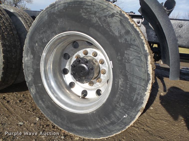 image for item L4191 2007 Kenworth T800 semi truck