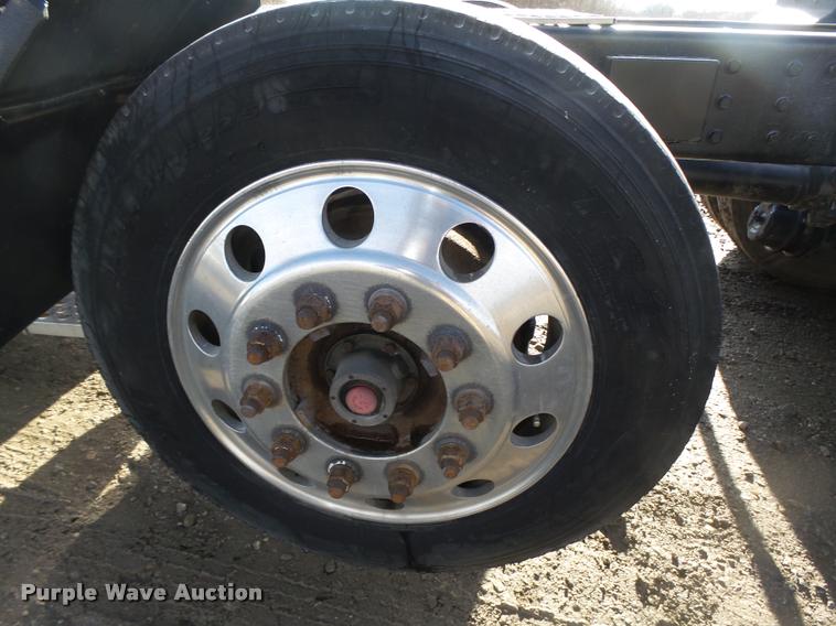 image for item L4191 2007 Kenworth T800 semi truck