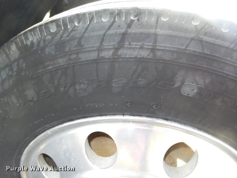 image for item L4191 2007 Kenworth T800 semi truck