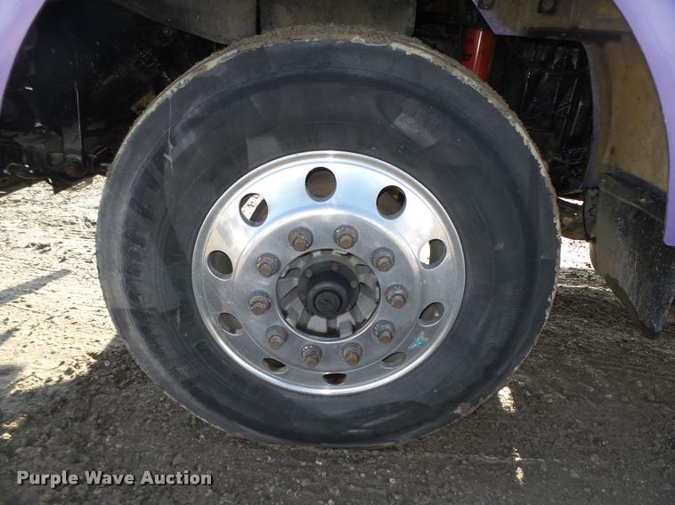 image for item L4191 2007 Kenworth T800 semi truck