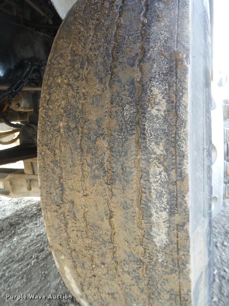 image for item L4191 2007 Kenworth T800 semi truck