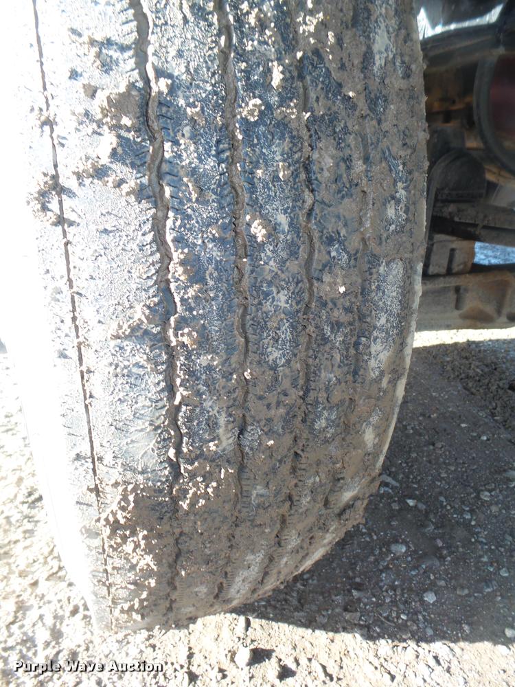 image for item L4191 2007 Kenworth T800 semi truck