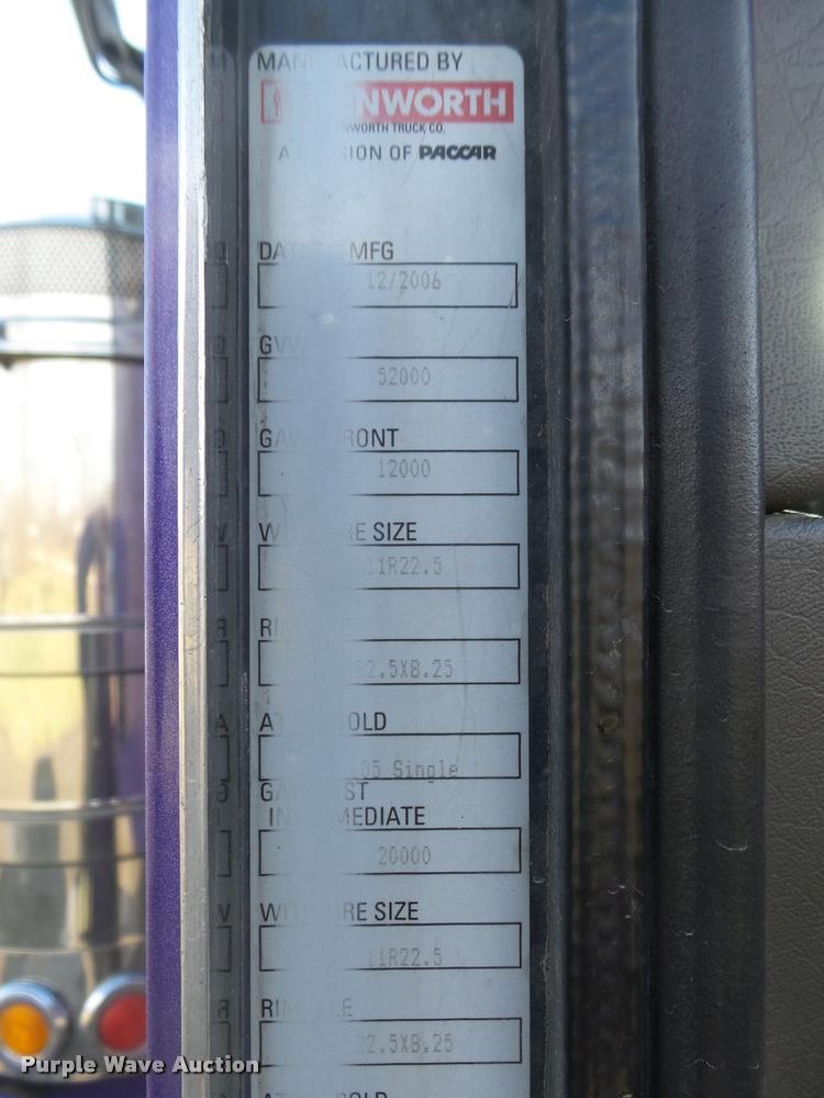 image for item L4191 2007 Kenworth T800 semi truck